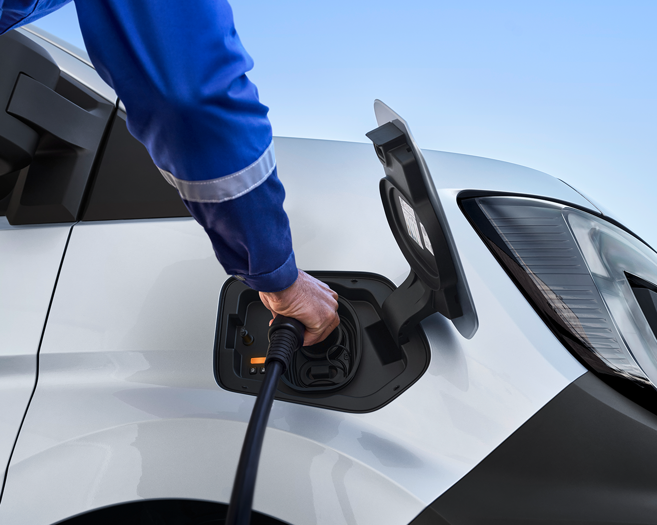 FY24_DEN_Interstar_Carousel_2_1080x1350_4 a person holding a black cable to a car